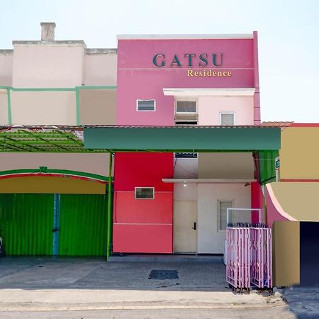 Oyo 1815 Gatsu Residence Semarang Ngoại thất bức ảnh